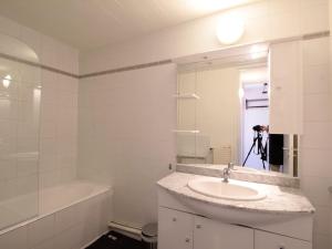 Studio rénové pour 4 pers, balcon, au pied des pistes et commerces - FR-1-687-111