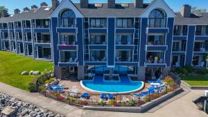 229 Edgewater Inn