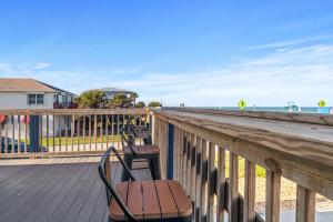 Oceanfront 2-Bedroom Condo | Pet Friendly | Deck & Views | Near Beach