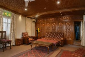 Hayat Group Of Houseboats