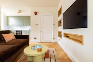 The Queensway 1 Bedroom Apartment