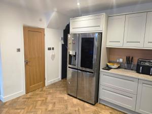 4 bed house close to Allianz Stadium, LHR and London 20mins away