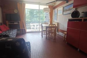 Bright studio with balcony and mountain view