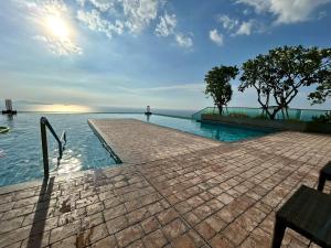 Wong Amat Tower Condominium 2104