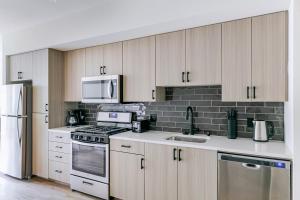 Blueground East Industrial pool nr Lake Elizabeth SFO-2074