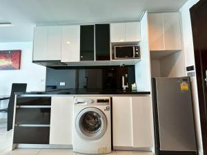 Wong Amat Tower Condominium 2104