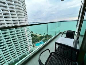 Wong Amat Tower Condominium 2104