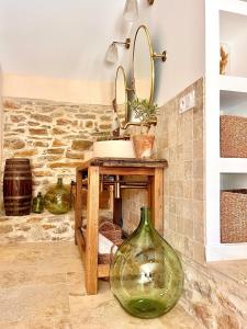 Authentique bergerie en pierre avec jacuzzi privé piscine et massages La grange des amoureux