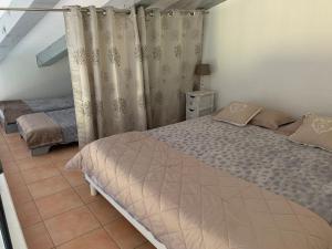 Location près de la plage avec terrasse et piscine en copropriété