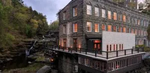 Ledges Hotel - Lake Ariel