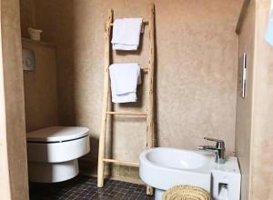 Waky Club - Designer Flat