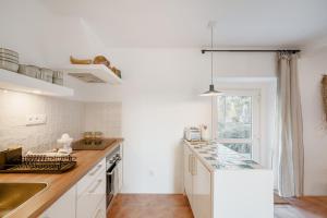 Oceanview Retreat with Hot Tub Fire Pit and BBQ