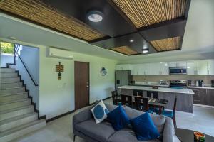 Relaxing Beach Oasis - Gated Community with Pool - Mini Golf - Walking Distance to Beach