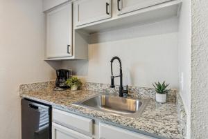 Southwest Style - Close to Downtown - Pool No 106