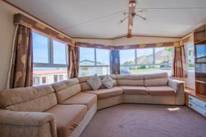 Pet Friendly Instow Caravan with Sea Views