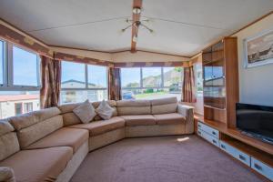 Pet Friendly Instow Caravan with Sea Views