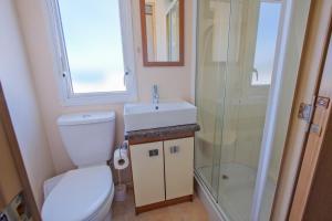 Pet Friendly Instow Caravan with Sea Views