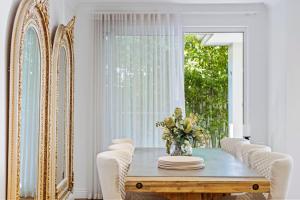 Timeless Getaway in Karrinyup