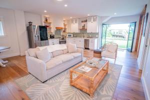 The Emerald House II apts