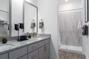 Luxury 2 BR Getaway Near Oak Mountain Park