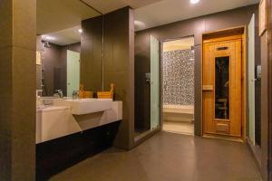 Cozy Thonglor Prime walk to donki 15th floor