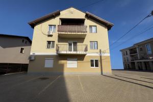 S&S Apartment 1 bedroom with balcony and garden free Parking at location 2 spaces