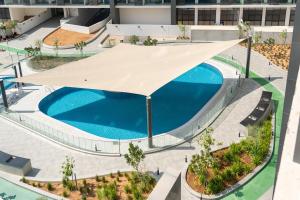 Cozy Studio, 2 Balconies, Airport & Yas F1 Circuit