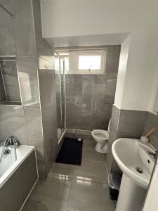 Spacious Comfort Meets Stylish Convenience - Your Perfect 3-Bedroom