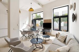 Perfect Getaway Steps from the Beach and Old Town