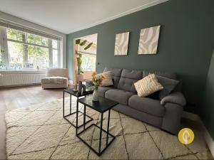 Bright 2-Bedroom Apartment with Garden in Amsterdam South