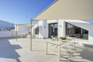 Incredible Terrace, Sea Views, Great Location