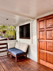 Domek w lesie nad jeziorem Żarnowieckim