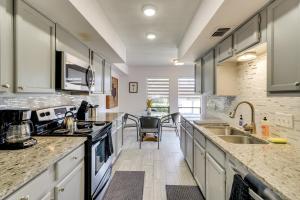 Family Retreat half Mi to Lake Travis Pets Welcome