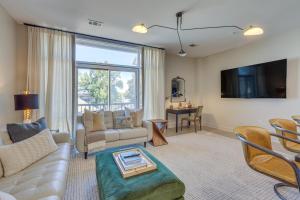 Walk to UA Campus Apt with Secure Parking!