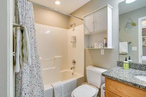 Whimsy on the Hillside! Family Condo in Branson