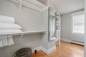 Exeter -1st Floor Large Furnished Two Bed One Bath