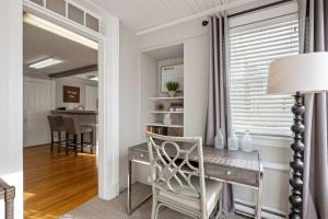 Exeter -1st Floor Large Furnished Two Bed One Bath