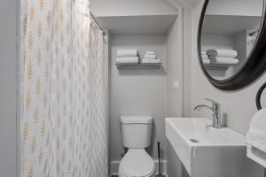 Stylish & Large Top Floor w Private Front Porch