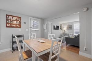 Bright Modern Open Layout 2nd Flr Short to MidTerm