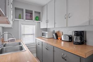 Bright Modern Open Layout 2nd Flr Short to MidTerm