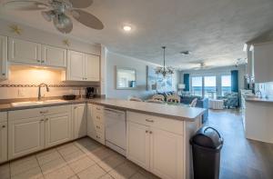 GSP3 Summer Breeze Oceanfront Condo, Elevator, Pool, Fitness Club!