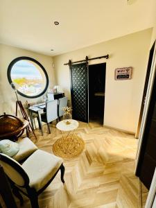 Chambre privée, proche Aéroport et Airbus