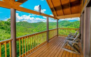 Splash N Sunrise Theatre - Private Pool, Gorgeous Mtn Views, Theater Room, Pool Table + Hot Tub!