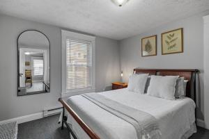 Cozy & Warm 2nd Flr Mid Term Rental