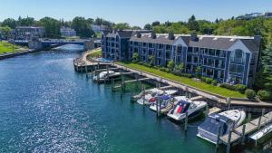 345 Edgewater Inn