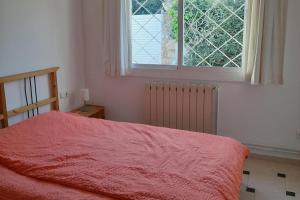 2 Bed House Sleeps 4 - Roof Terrace Sea Views