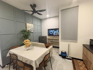 Neu Suites Apartments by LammyNora