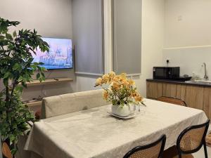 Neu Suites Apartments by LammyNora