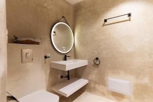 Refined studio in the city center!