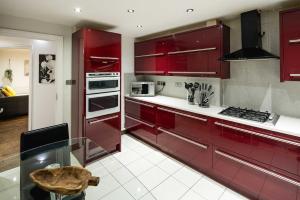 Swiss Cottage Hideaway Sleeps 8 Regents Park